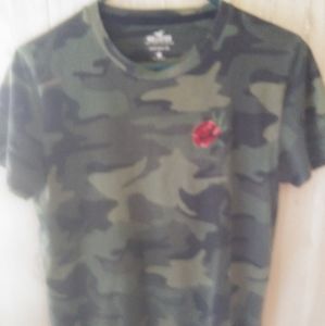 Hollister Camo Crew-neck tee w/embroidered Rose 🌹